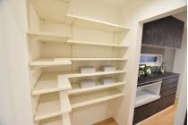 パントリーからキッチンへの動線