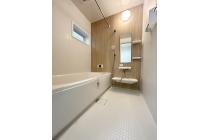 お湯が冷めにくい、浴槽保温材と保温組フタの「ダブル保温」構造。くるりんポイ排水口など毎日のお手入れもラクラク。ガス温水浴室暖房乾燥機付です。※画像はイメージです。