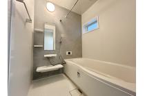 お湯が冷めにくい、浴槽保温材と保温組フタの「ダブル保温」構造。くるりんポイ排水口など毎日のお手入れもラクラク。ガス温水浴室暖房乾燥機付です。