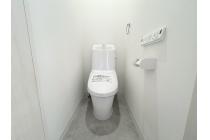 落ちにくい汚物汚れも、水を流すだけツルンっと落とせる新素材「アクアセラミック」で毎日のお手入れ簡単！※画像はイメージです。