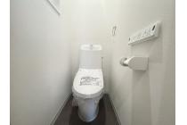 落ちにくい汚物汚れも、水を流すだけツルンっと落とせる新素材「アクアセラミック」で毎日のお手入れ簡単！