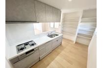 キッチンスペースには大容量のオープンパントリーを設置。キッチン家電やストック食品など収納して家事効率をUPさせることができます！