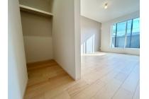 【2階7.2帖】全居室収納付き。衣類もスッキリと収納することができます。	