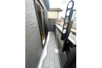 3階のバルコニーは主寝室からすぐ布団など干すことができます。