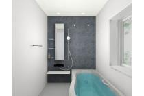 浴室(※イメージ)：床部分は汚れにくい特殊加工と形状でお掃除ラクラク！断熱層構造で、足裏の冷たさも感じにくい快適仕様です。