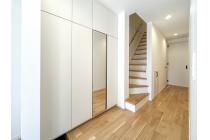 【シューズクローゼットイメージ】家族みんなの靴はもちろん、アウトドア用品や防災グッズまで、すっきりまとめて収納できます。※掲載の写真は当社施工事例であり、本物件のものではありません。