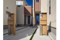 スタイリッシュでミニマルな宅配BOX付き門柱を採用。不在がちな共働き家庭でも荷物の受け取りがスムーズ。再配達の手間を省き、毎日の暮らしにゆとりをもたらします。