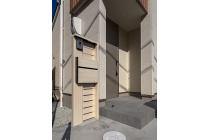 スタイリッシュでミニマルな宅配BOX付き門柱を採用。不在がちな共働き家庭でも荷物の受け取りがスムーズ。再配達の手間を省き、毎日の暮らしにゆとりをもたらします。