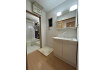 シャワー付き洗面化粧台には三面鏡裏に収納スペースがあり、洗面まわりをすっきりと保つことができて朝の身支度も快適に行えます。