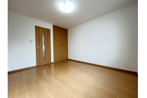 【3階洋室6.8帖】クローゼット付の洋室には衣類もスッキリと収納することができます。