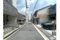 前面道路幅員約4.6m、間口約6.47m。駐車スペース2台分を確保しています。