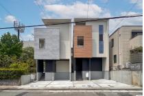 南東向きの光あふれる住まい。間口6m以上＆駐車2台で暮らしにゆとり。お買い物や通勤用2台分のカースペースが、平日のスムーズな移動と、休日のアクティブな外出を支えます。