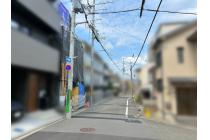 【前面道路】 前面道路を別角度から撮影。接道状況や現地周辺の雰囲気を確認できます。