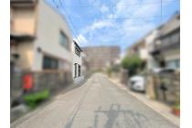 北側約5.99m～約6mの前面道路。道路幅や車の出入りも現地で確認できます。