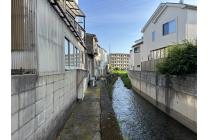 物件裏側には水路がございます。