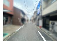 東側公道に接道。道路幅や車の出入りのしやすさも現地でご確認ください。
