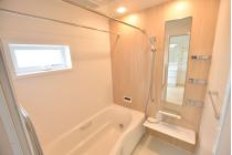 浴室　ダブル保温構造でお湯が冷めにくいサーモバスSを使用(浴槽)（JIS高断熱浴槽準拠）
