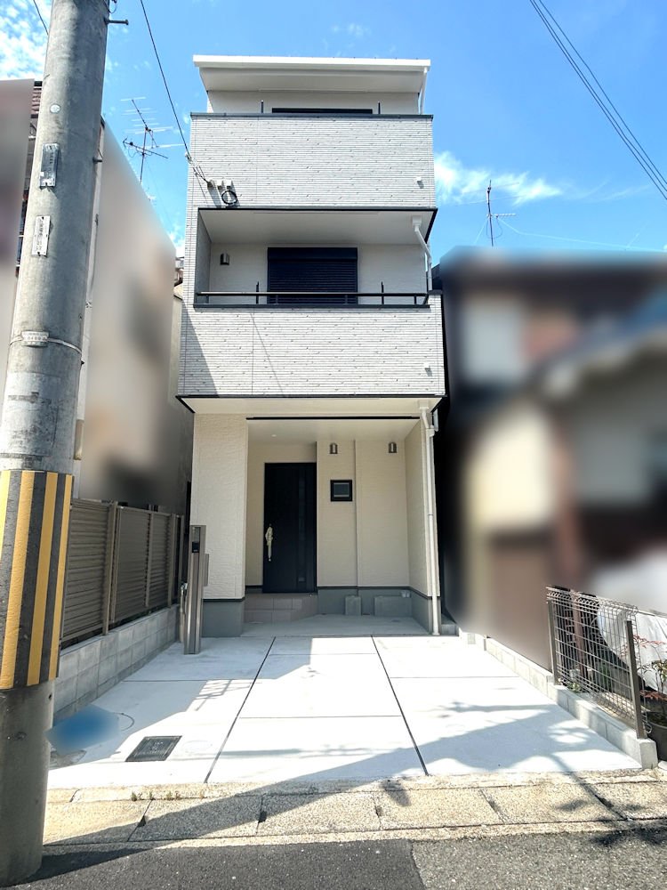 外観　2階・3階それぞれに造付バルコニー有！