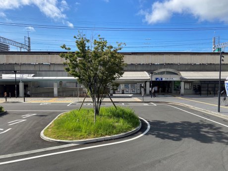 ＪＲ「甲南山手」駅まで徒歩３分（240ｍ）