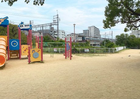 森公園まで徒歩５分（400m）お子様が思い切り遊べる公園。