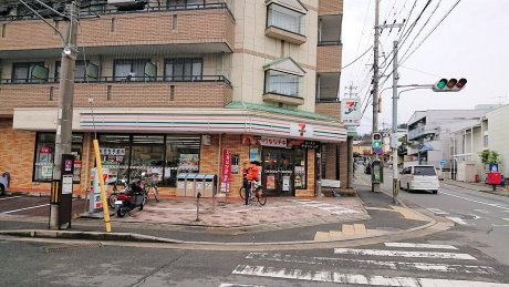 セブンイレブン京都西賀茂店　徒歩10分(744ｍ)