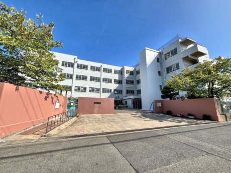 市立川西中学校まで904m　徒歩12分