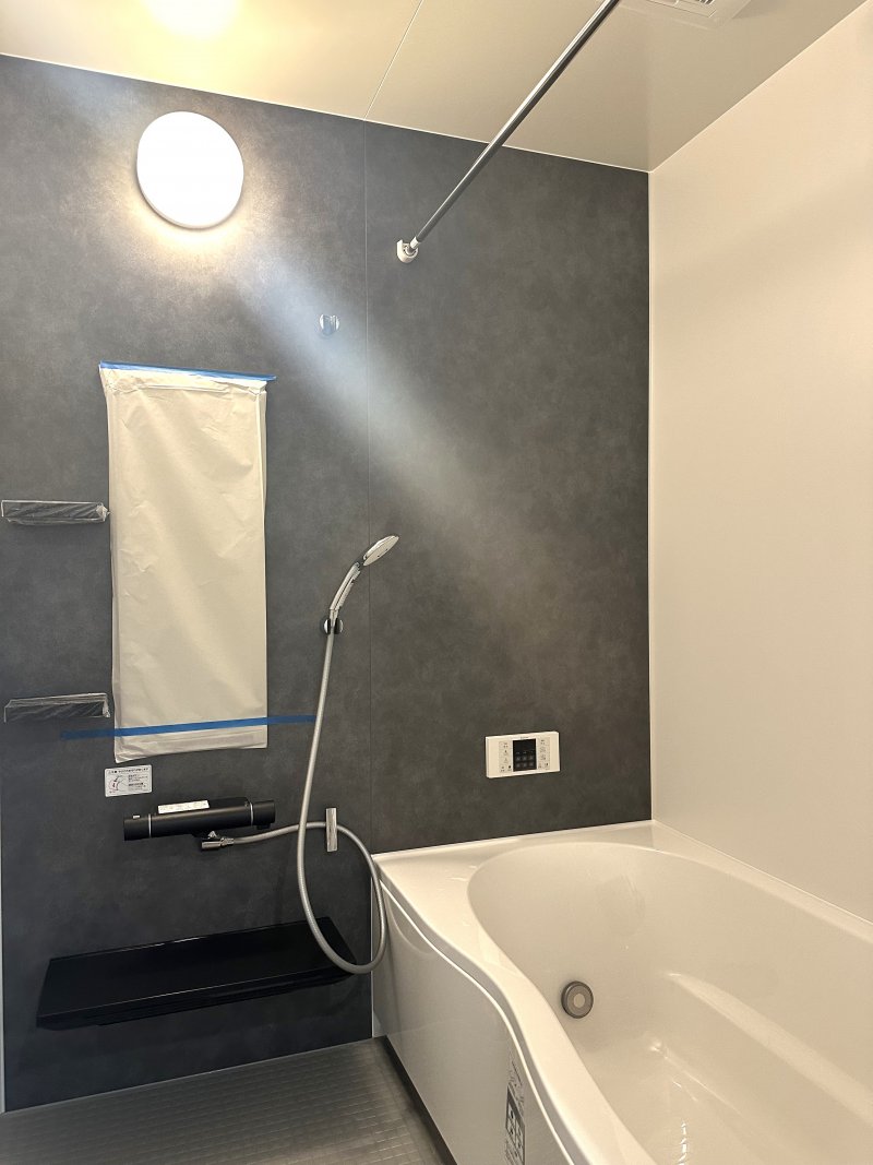 毎日のお手入れがしやすい工夫と、心地よい使用感、エコロジー性能を持ったシンプルデザインのシステムバスです。　