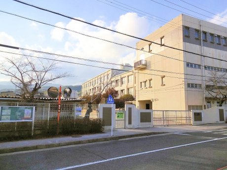 長岡京市立長岡中学校　徒歩5分(400m)