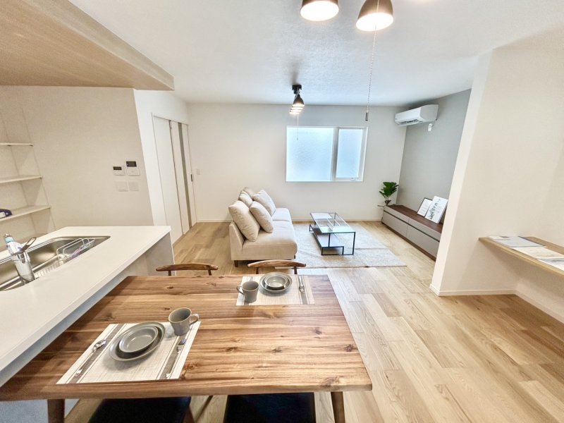 お料理をしながらリビング全体を見渡すことができるのでお子様が遊んだり、勉強していても一緒に空間を共有できます。