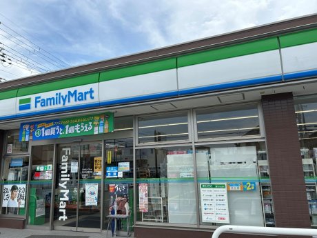 ファミリーマート沢良宜浜店まで240ｍ　徒歩3分