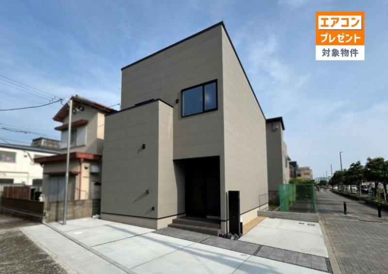 スタイリッシュでモダンな外観です☆ 北西から見た現地（2025年6月）撮影