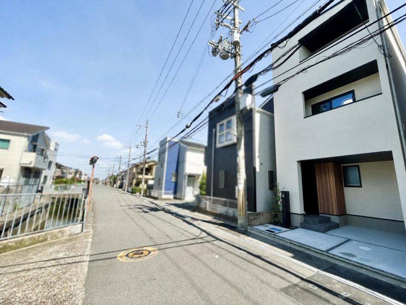 前面道路含む外観写真(2025年7月撮影)