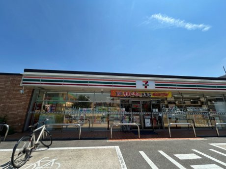 セブンイレブン茨木鮎川1丁目店まで383m　徒歩5分