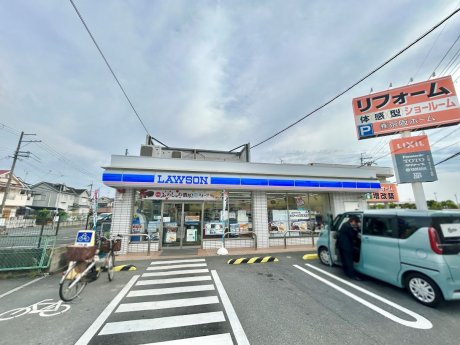 ローソン高槻如是町店まで890m　徒歩12分