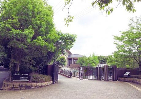 京都市立東山泉小中学校まで徒歩8分(640ｍ)