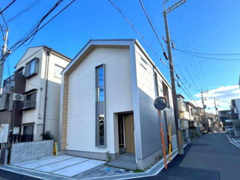 まずはお気軽に資料請求からどうぞ♪　西側道路（2025年9月撮影)