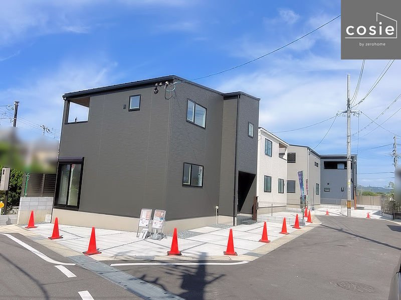 外観写真※間取り図・パース・写真中に車や家具を掲載の場合は、配置例を示したもので実際に設置されているわけではありません。特にコメントがない場合は家具や車などは販売価格に含まれません。