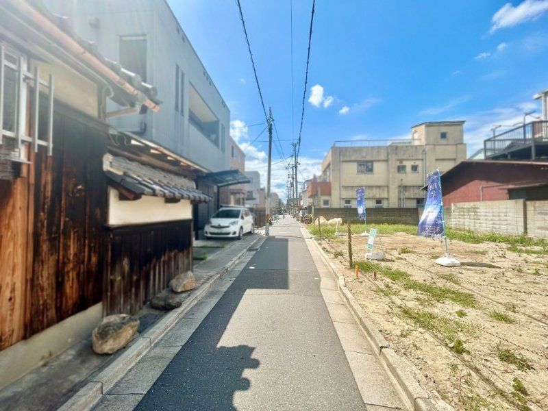 北から見た東側道路　現地（2025年7月）撮影