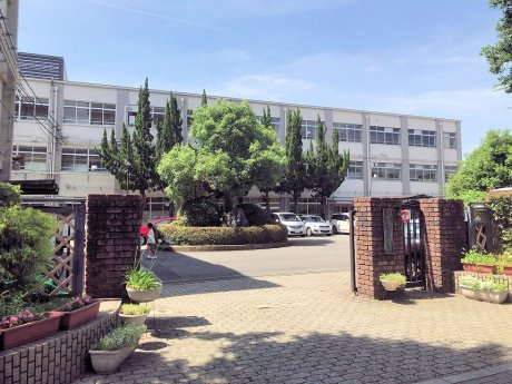 岡崎中学校　徒歩12分 950ｍ