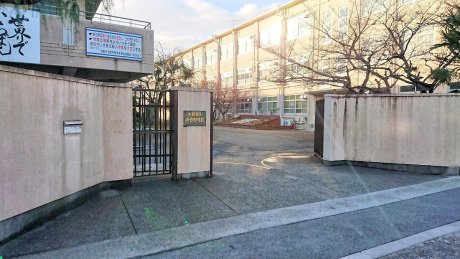 修学院中学校　徒歩7分　550ｍ