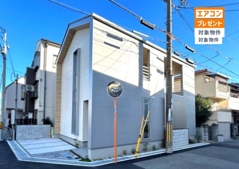 コンパクトでスタイリッシュな外観が特徴的！揺れを吸収して建物の損傷を抑える制震ダンパーを採用。繰り返しの地震にも強く、クロスのひび割れや家具の転倒リスクも低減。大切な家族と住まいを守る、安心の備えです。コンパクトでスタイリッシュな外観が特徴的！（2025年9月撮影)