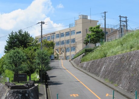 第九中学校まで1200ｍ　徒歩16分