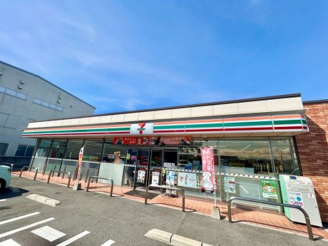 セブンイレブン堺南花田町店まで600ｍ　徒歩8分