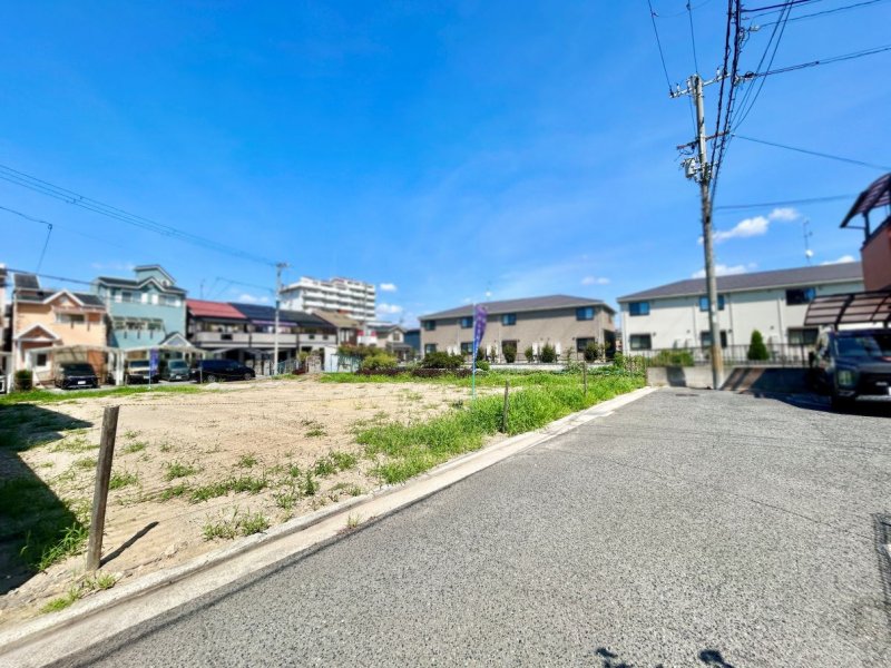 前面道路含む南側から見た現地（2025年9月）