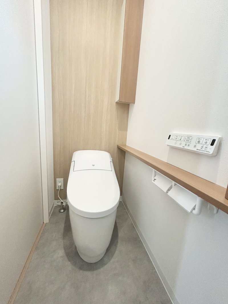 従来の衛生陶器ではできなかった「ガンコな水アカ」なども落とせる、お掃除ラクラクなアクアセラミック搭載。