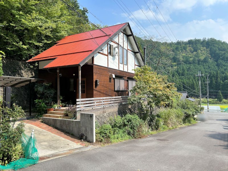 外観　土地面積431.06坪　里山286坪含む