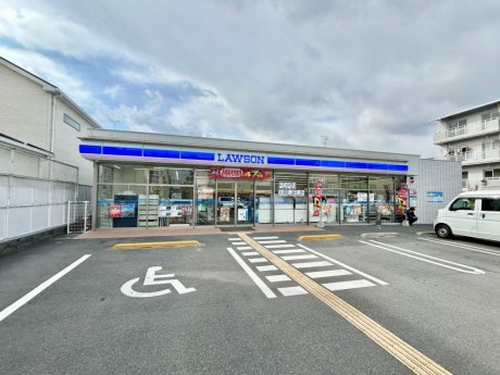 ローソン 高槻城南町三丁目　徒歩7分