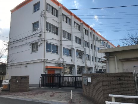 第六中学校　徒歩5分