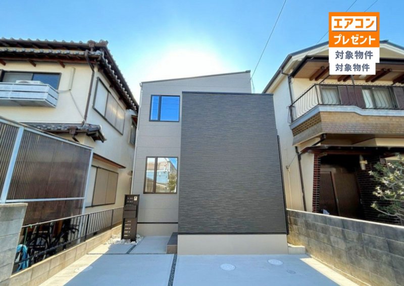 モダンな外観が目を引く、落ち着いた雰囲気の一軒家。（2026年1月撮影）