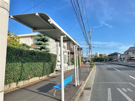 松ケ丘バス停まで350ｍ　徒歩5分